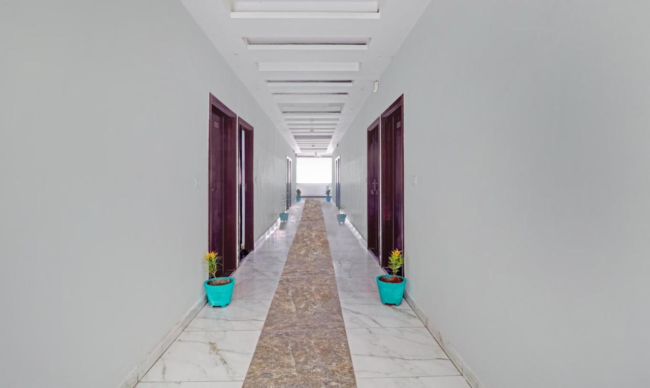 Отель 4 View Tajganj Экстерьер фото
