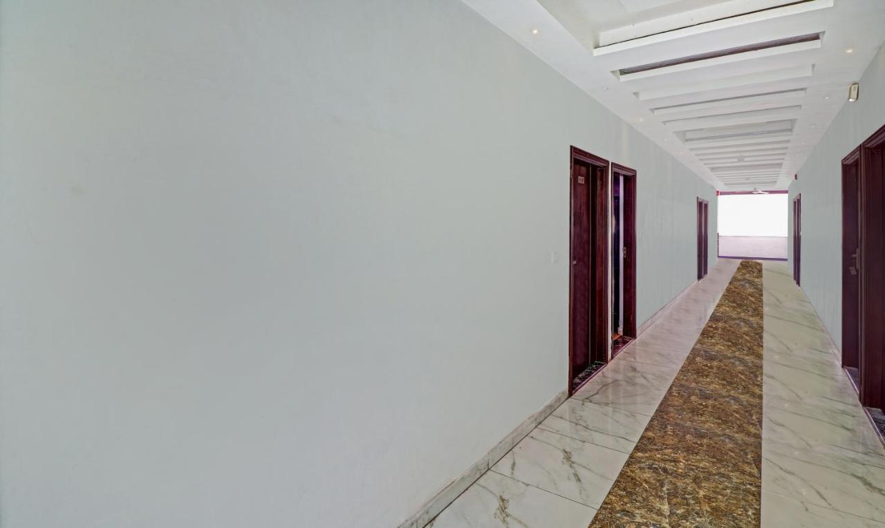 Отель 4 View Tajganj Экстерьер фото
